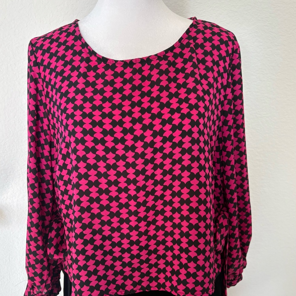 Forever 21 Black and Hot Pink Geometric Print Long Sleeve Blouse